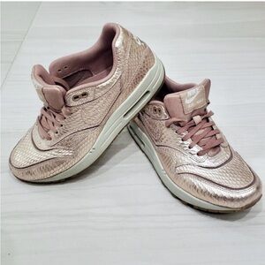Nike ROSE GOLD Air Max limited addition